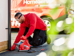 HomeServe employee fixing drain